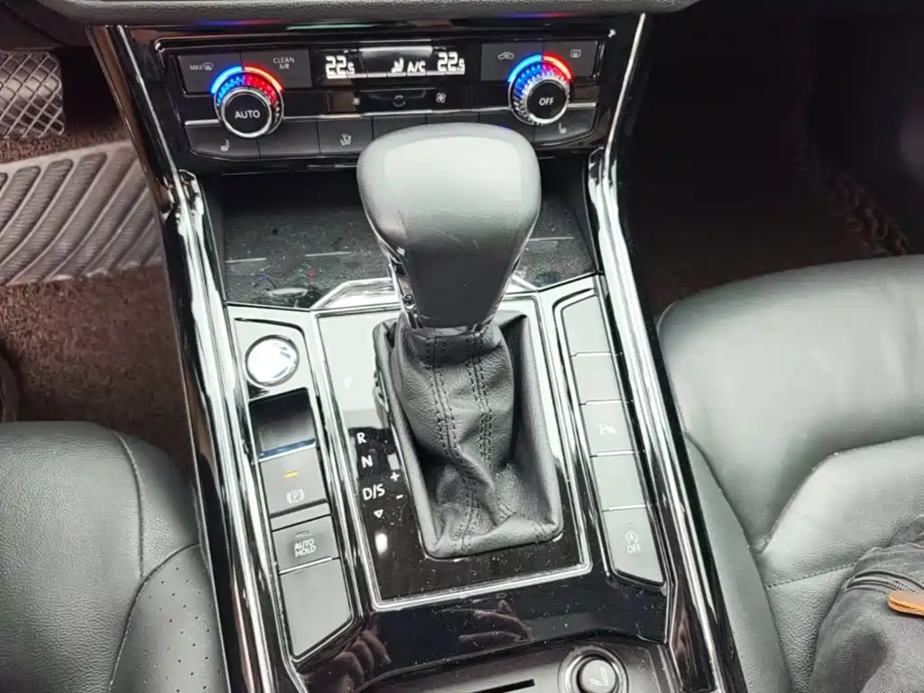 Volkswagen Phideon — фото 19