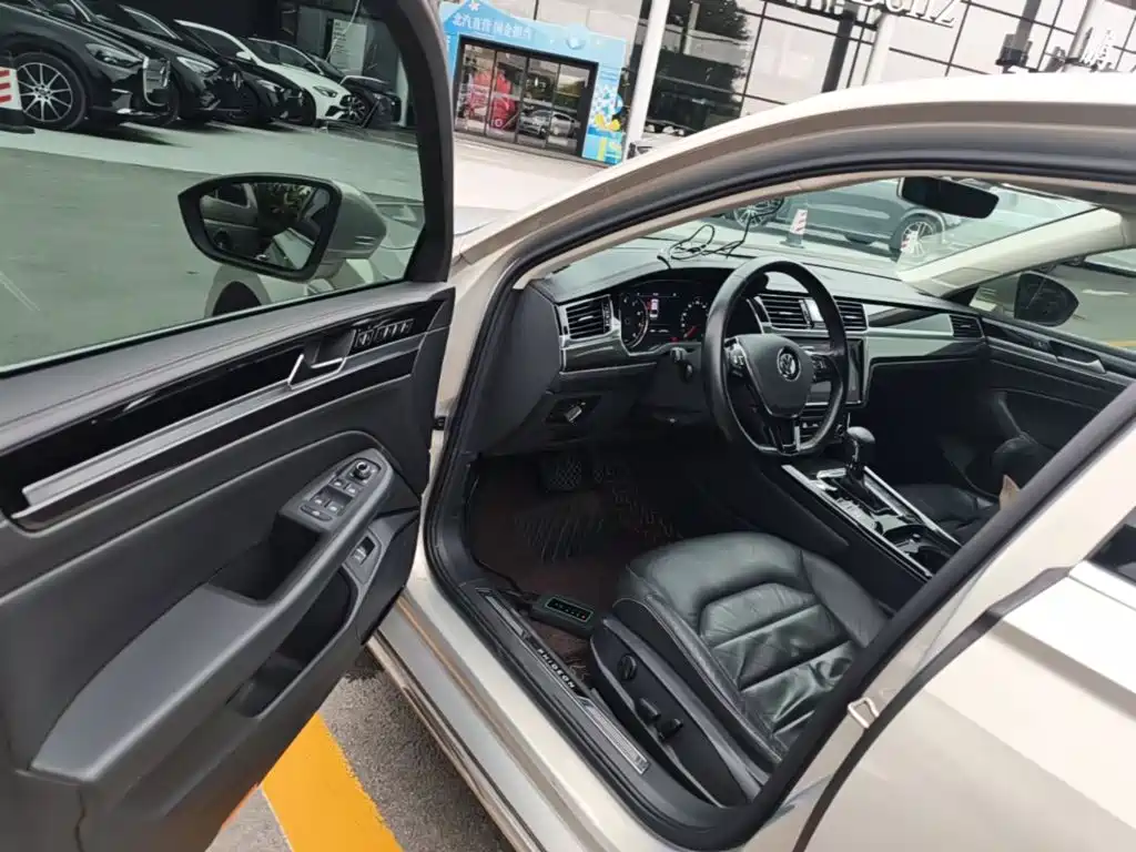 Volkswagen Phideon — фото 21