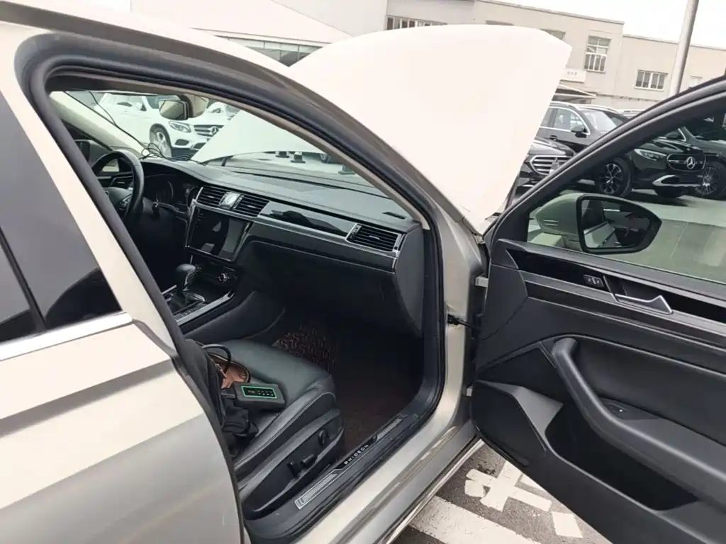 Volkswagen Phideon — фото 9