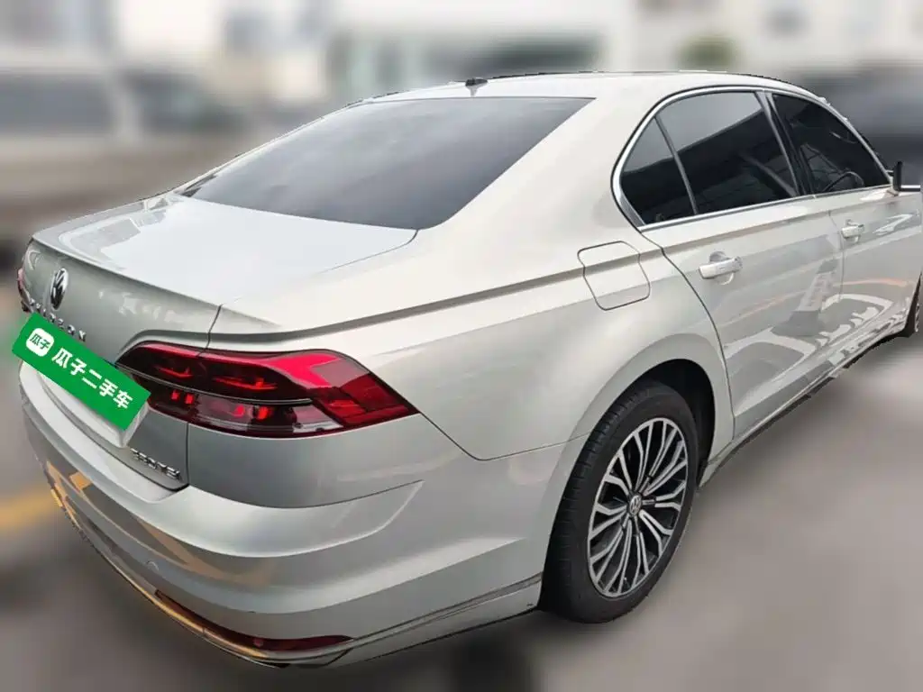 Volkswagen Phideon — фото 10