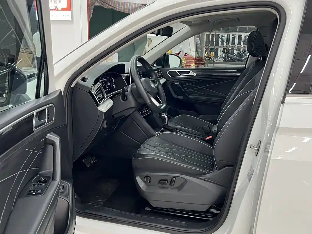 Volkswagen Tiguan L — фото 4
