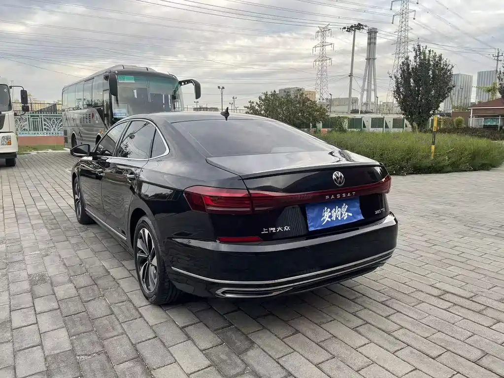 Volkswagen Passat — фото 6