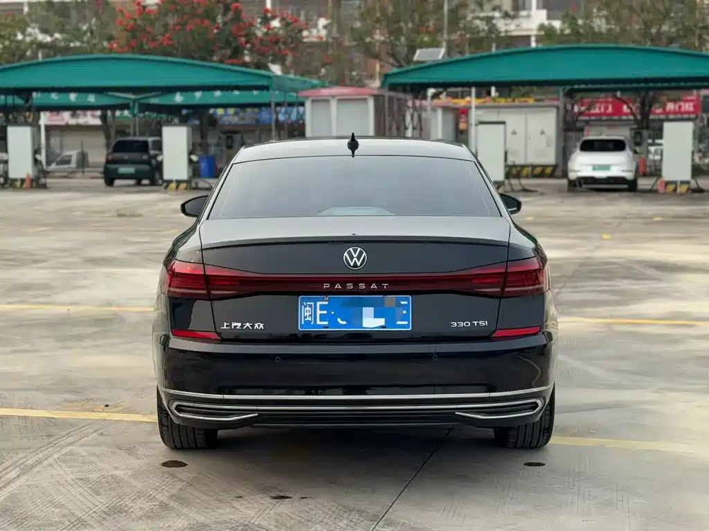 Volkswagen Passat — фото 8