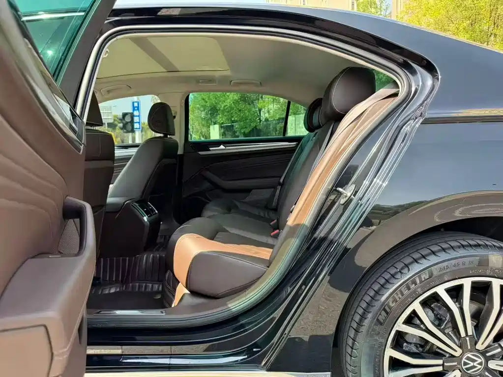 Volkswagen Phideon — фото 6