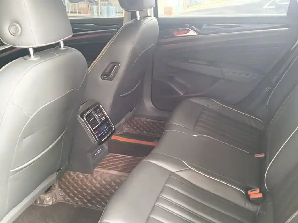 Volkswagen Passat — фото 17