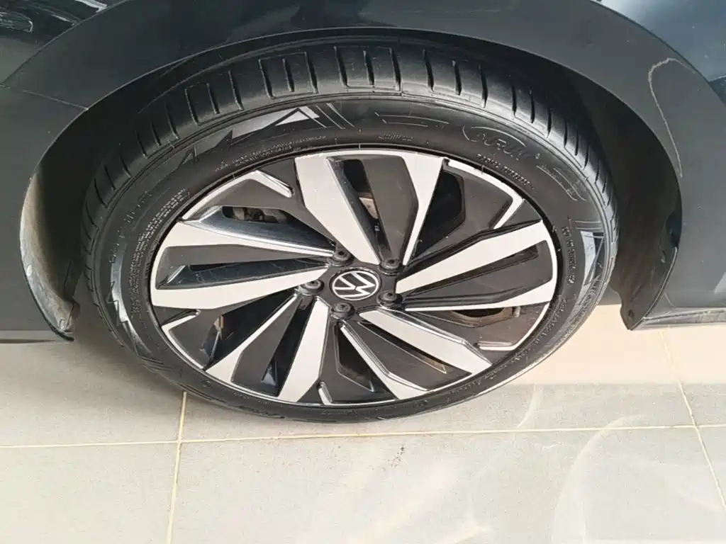 Volkswagen Passat — фото 23