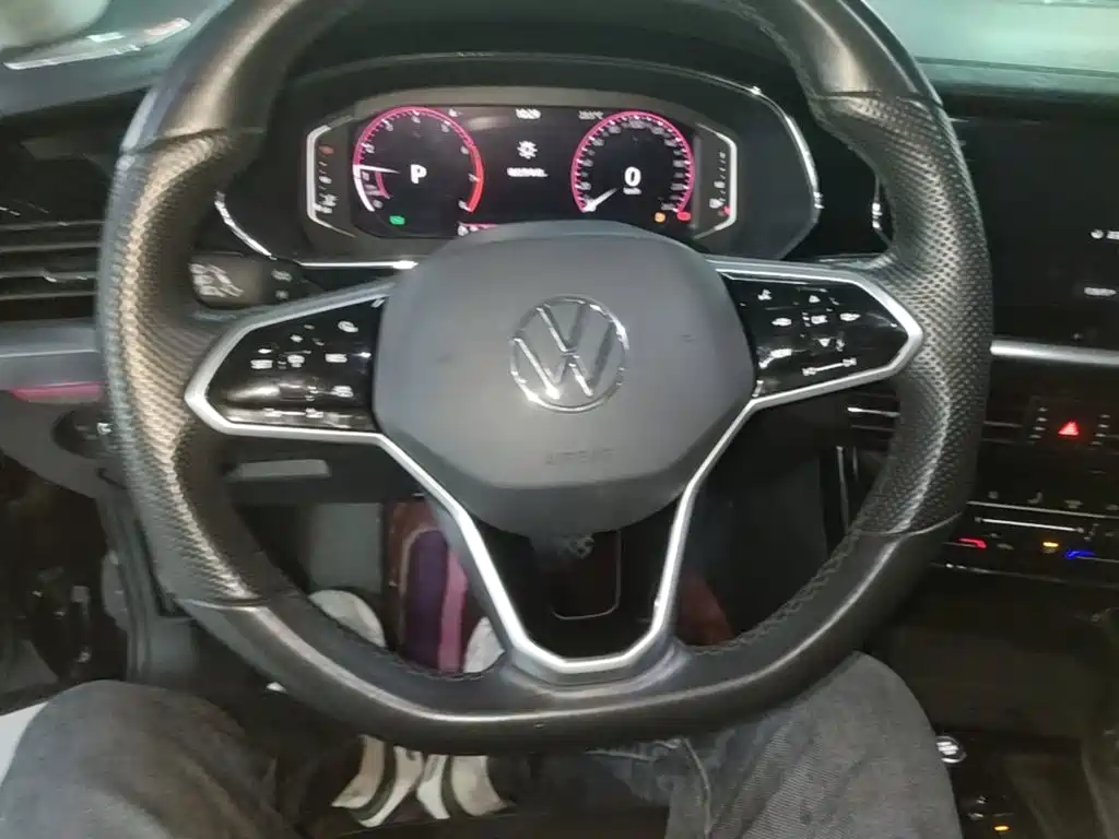 Volkswagen Passat — фото 11