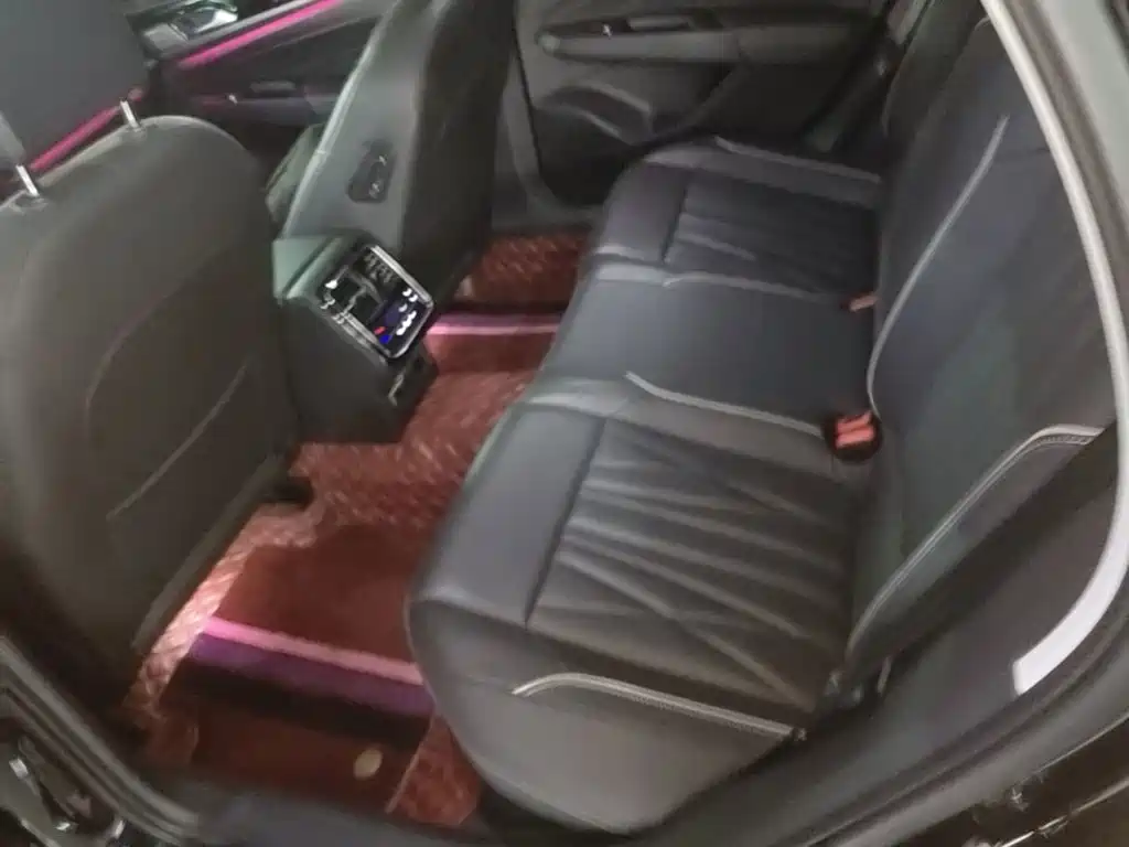 Volkswagen Passat — фото 17