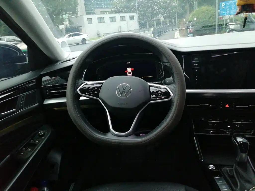 Volkswagen Passat — фото 11