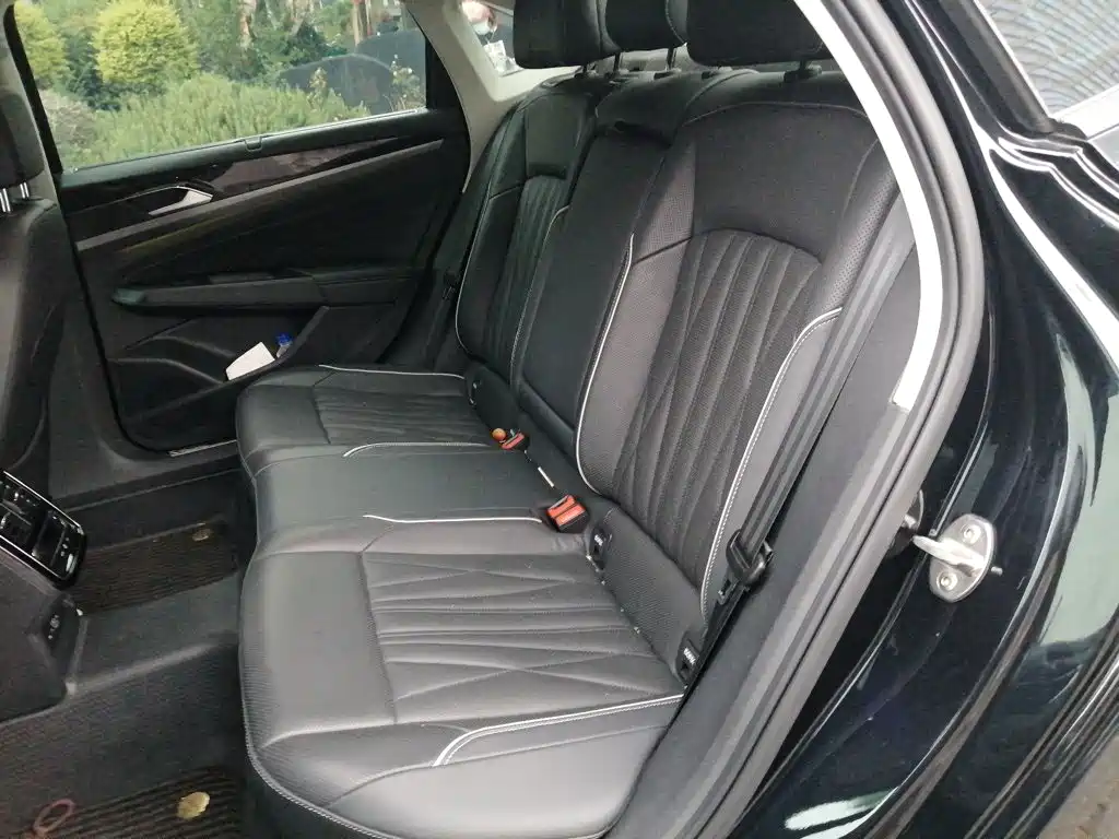 Volkswagen Passat — фото 18