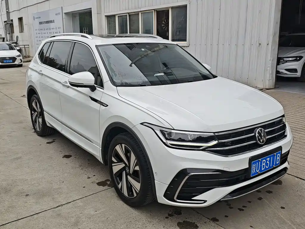 Volkswagen Tiguan L — фото 2
