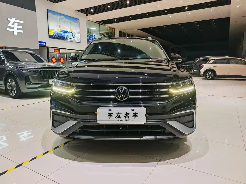 Volkswagen Tiguan L — фото 3