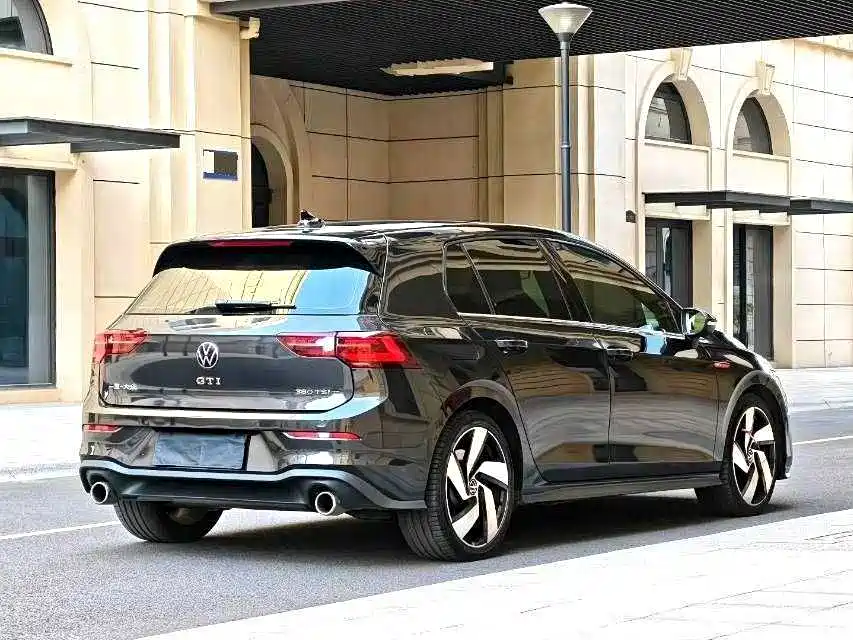 Volkswagen Golf GTI — фото 7
