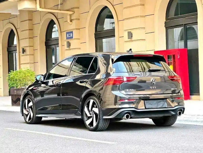 Volkswagen Golf GTI — фото 9