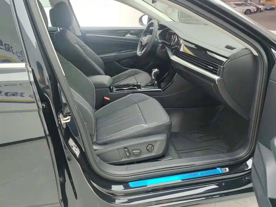 Volkswagen Passat — фото 8