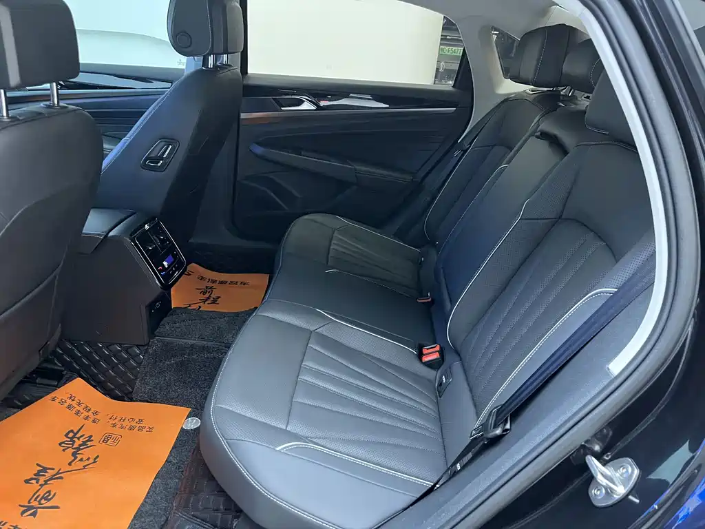 Volkswagen Passat — фото 7