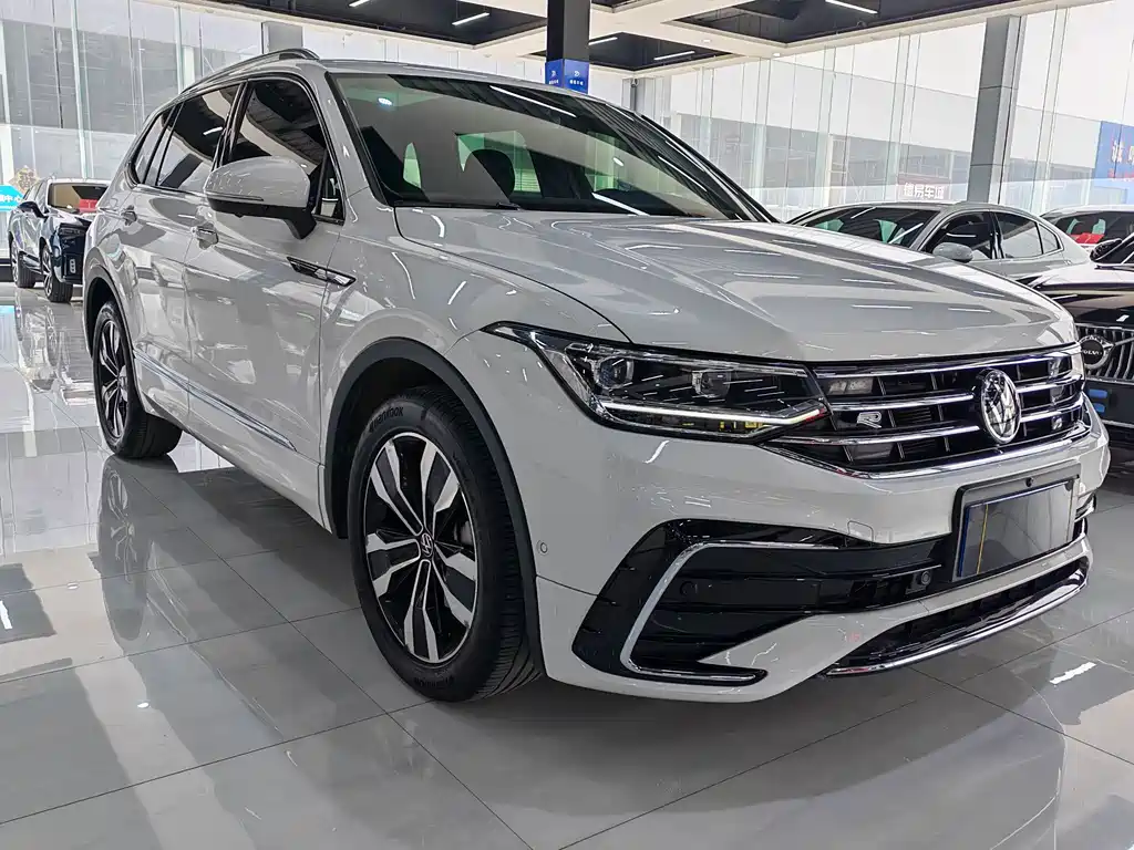 Volkswagen Tiguan L — фото 3