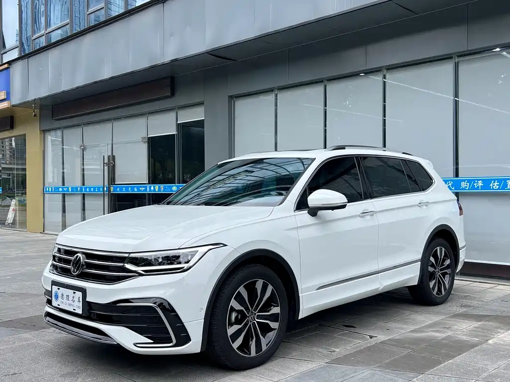 Volkswagen Tiguan L — фото 3
