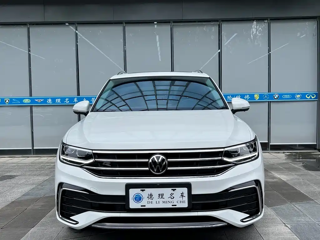 Volkswagen Tiguan L — фото 4