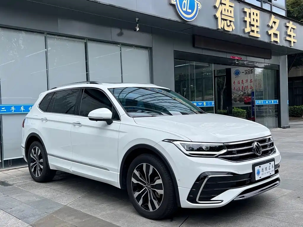 Volkswagen Tiguan L — фото 5