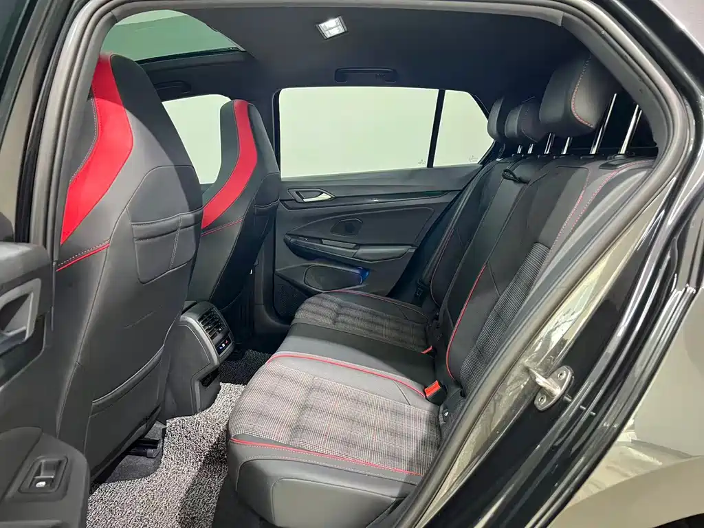 Volkswagen Golf GTI — фото 4
