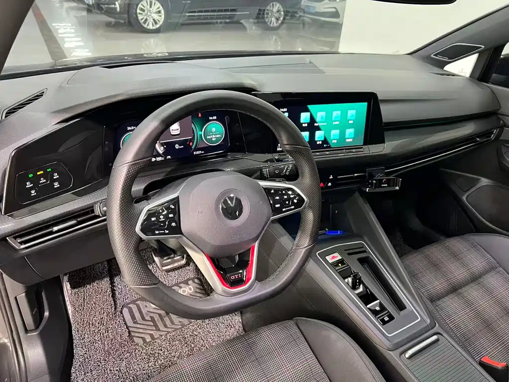 Volkswagen Golf GTI — фото 6