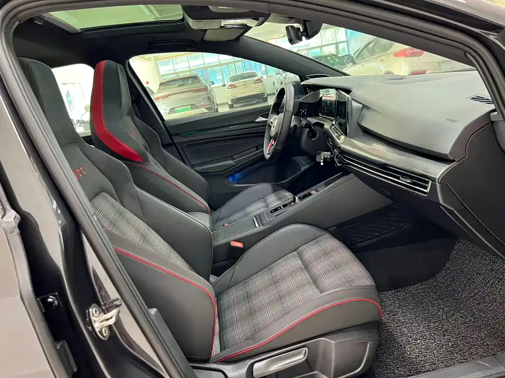 Volkswagen Golf GTI — фото 7