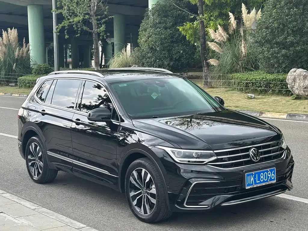 Volkswagen Tiguan L — фото 3