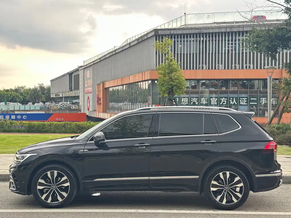 Volkswagen Tiguan L — фото 5