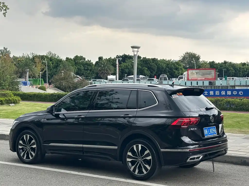 Volkswagen Tiguan L — фото 6