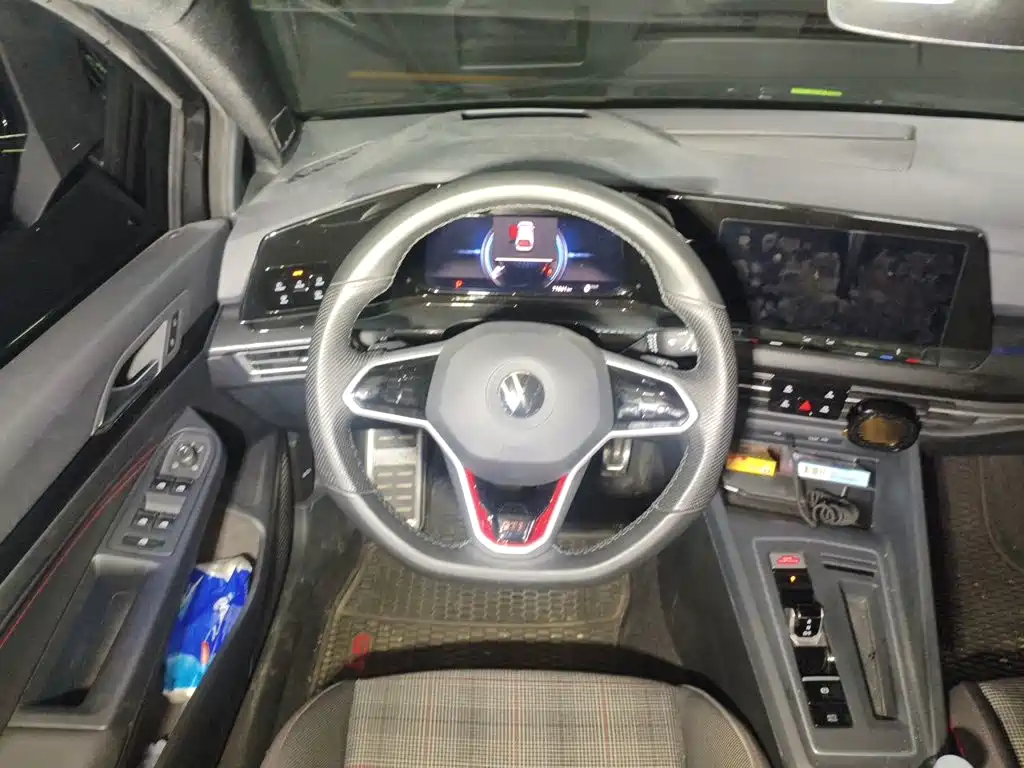 Volkswagen Golf GTI — фото 11