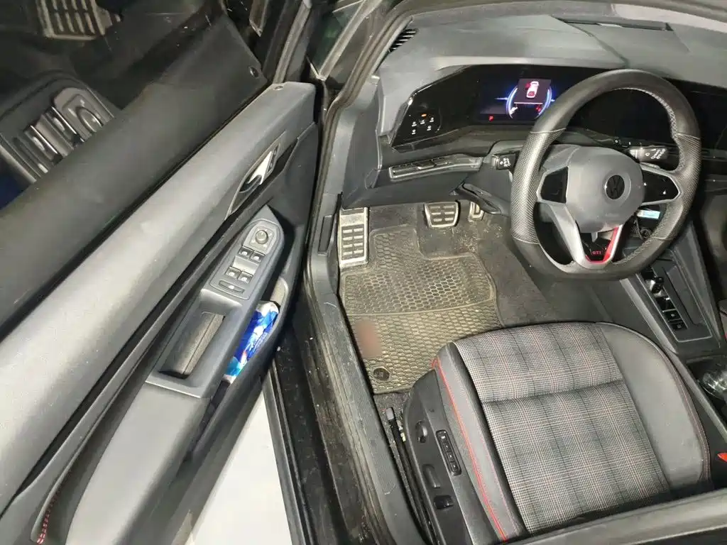 Volkswagen Golf GTI — фото 17