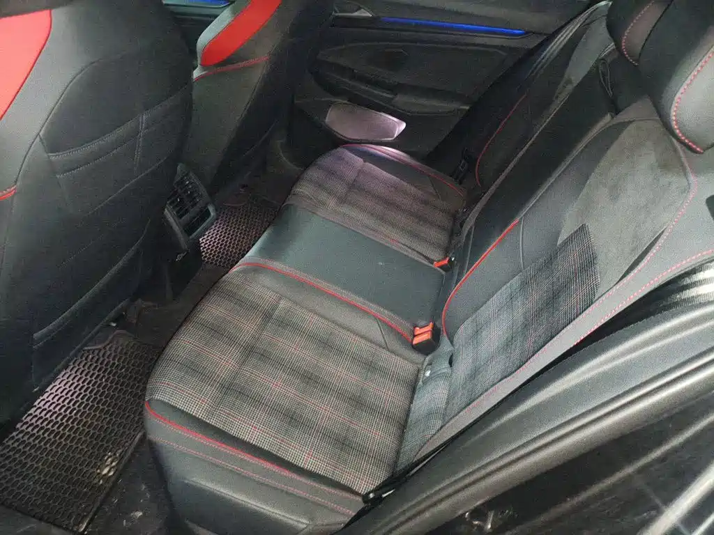 Volkswagen Golf GTI — фото 18