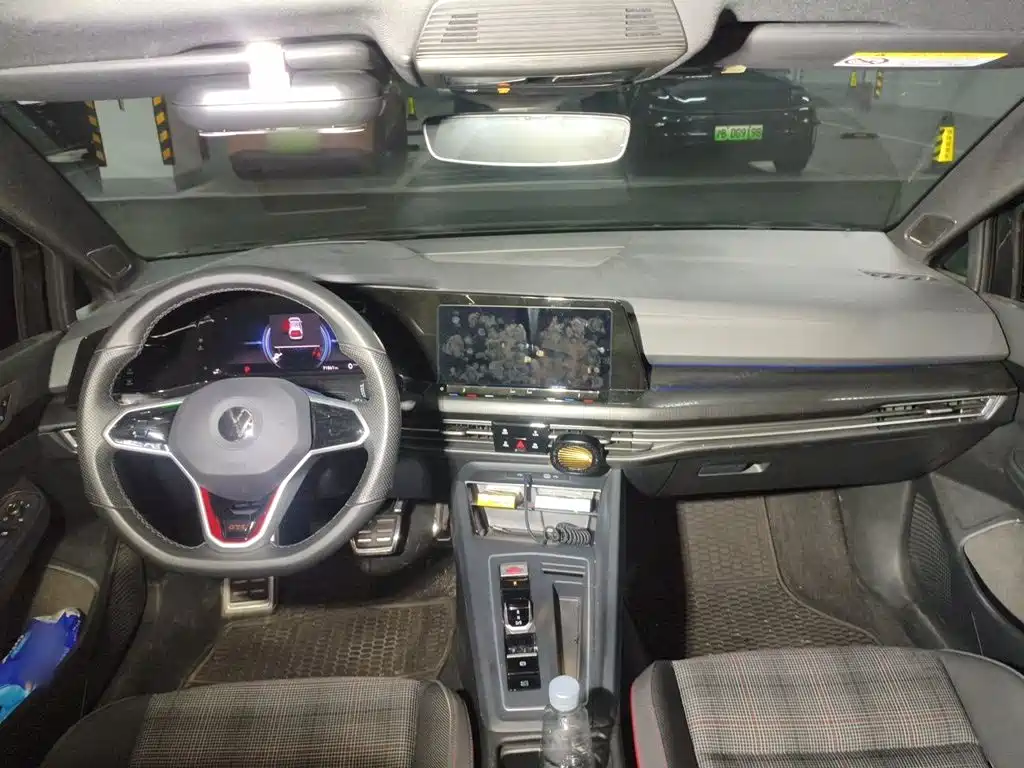 Volkswagen Golf GTI — фото 10