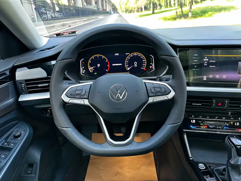 Volkswagen Passat — фото 14