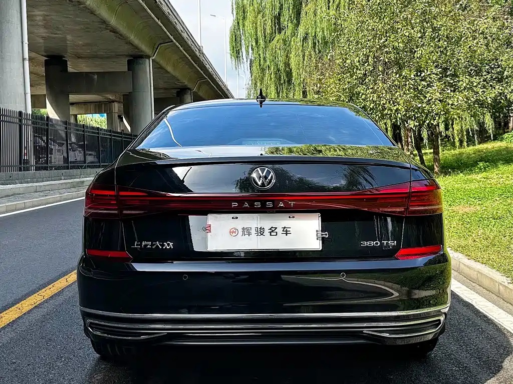 Volkswagen Passat — фото 10
