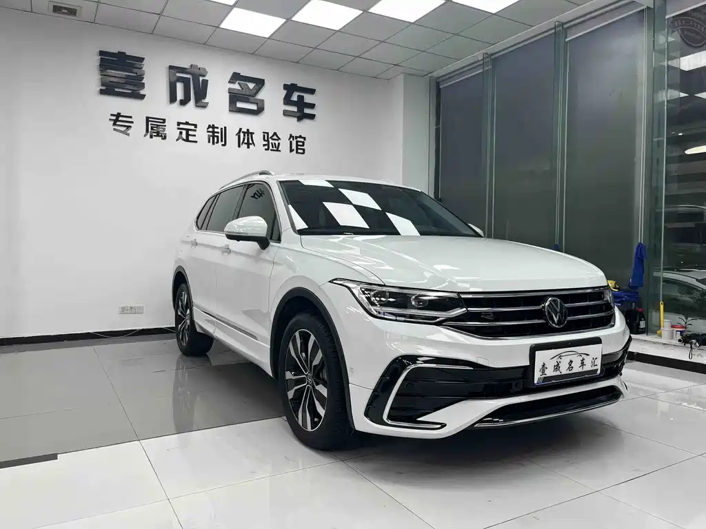 Volkswagen Tiguan L — фото 3
