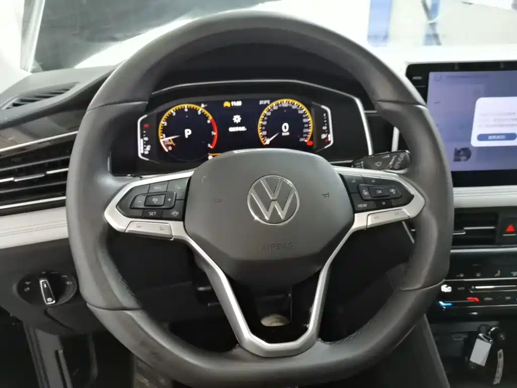 Volkswagen Tiguan L — фото 11