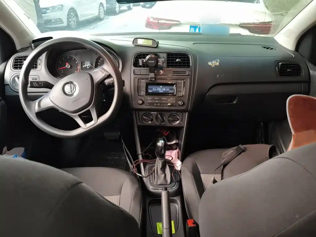 Volkswagen Polo — фото 13