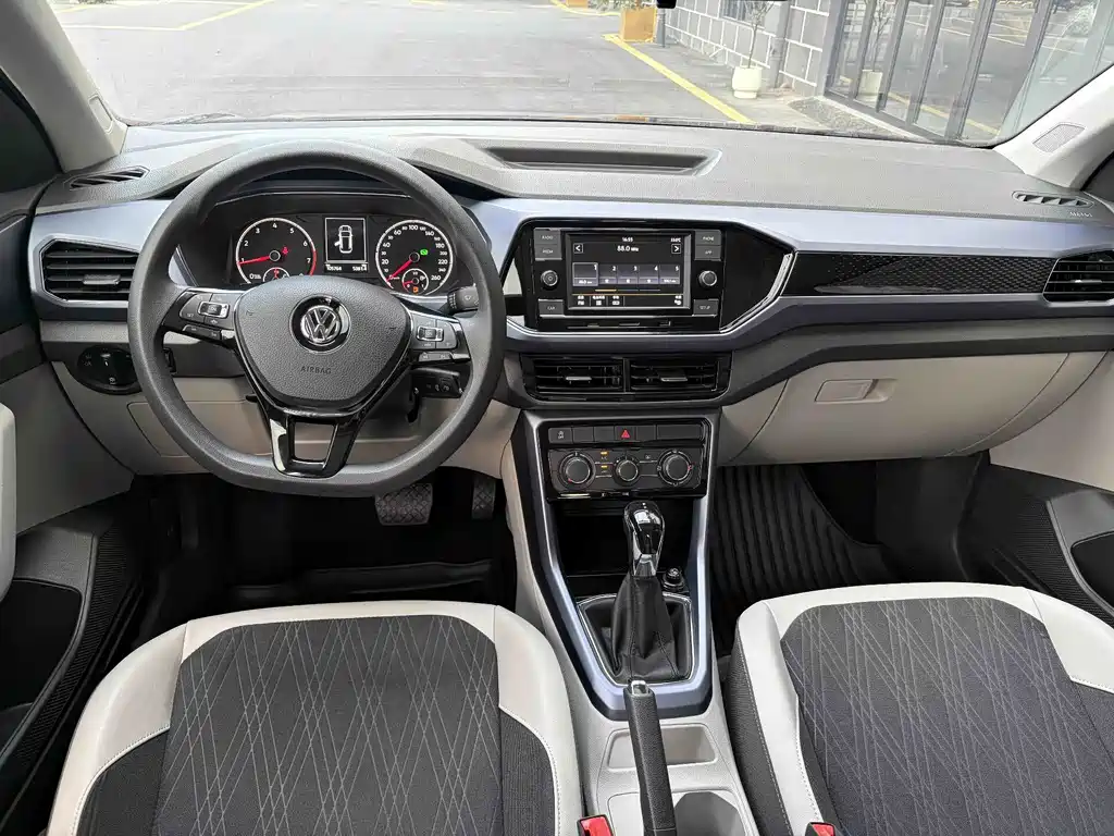 Volkswagen T-Cross — фото 11