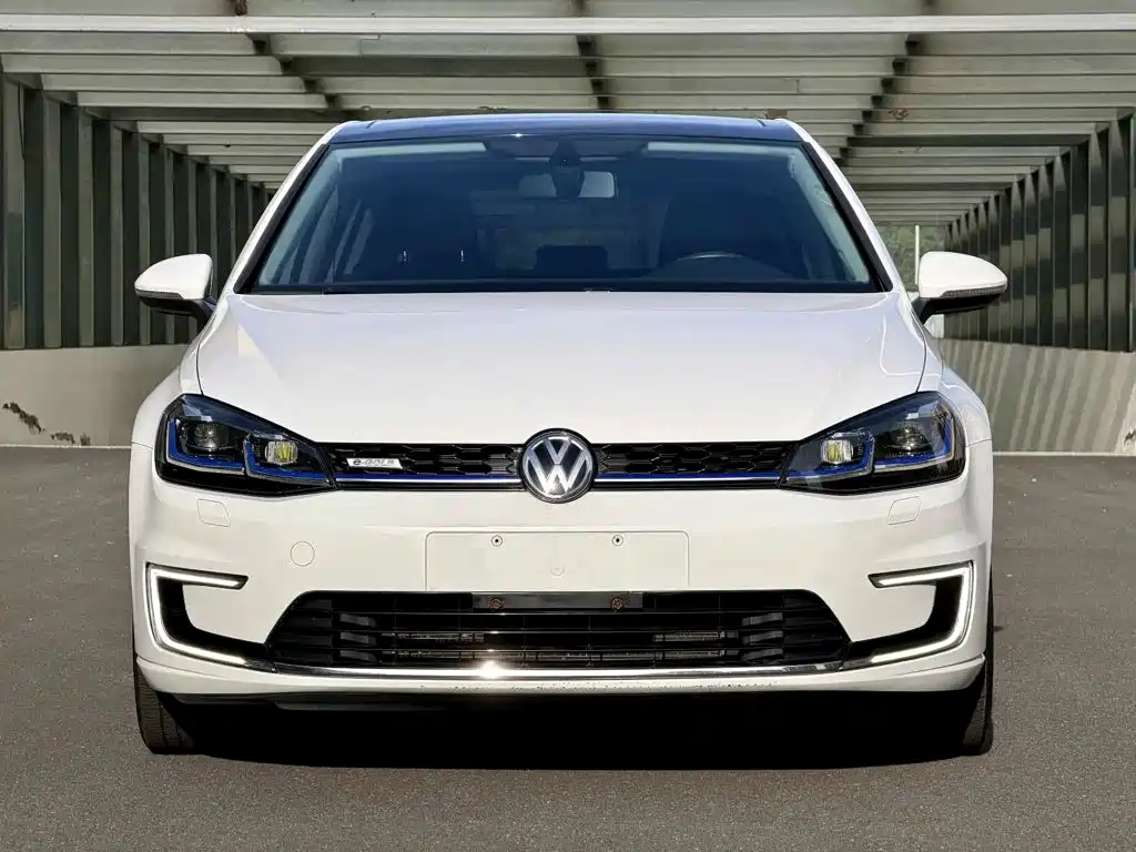 Volkswagen Golf EV — фото 2