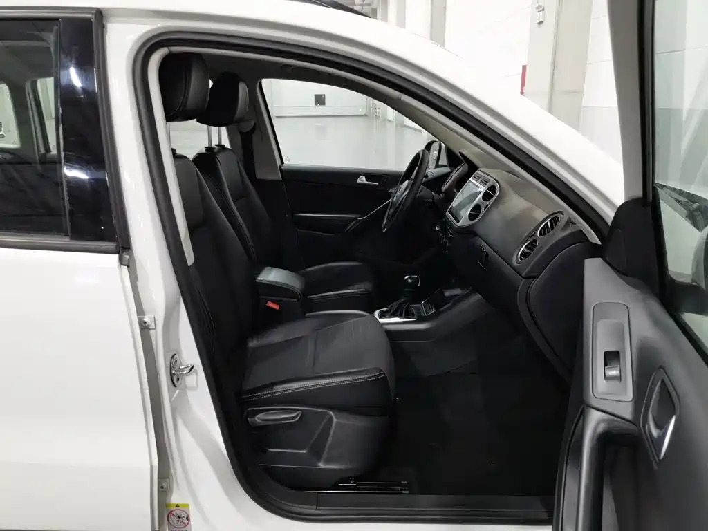 Volkswagen Tiguan — фото 23