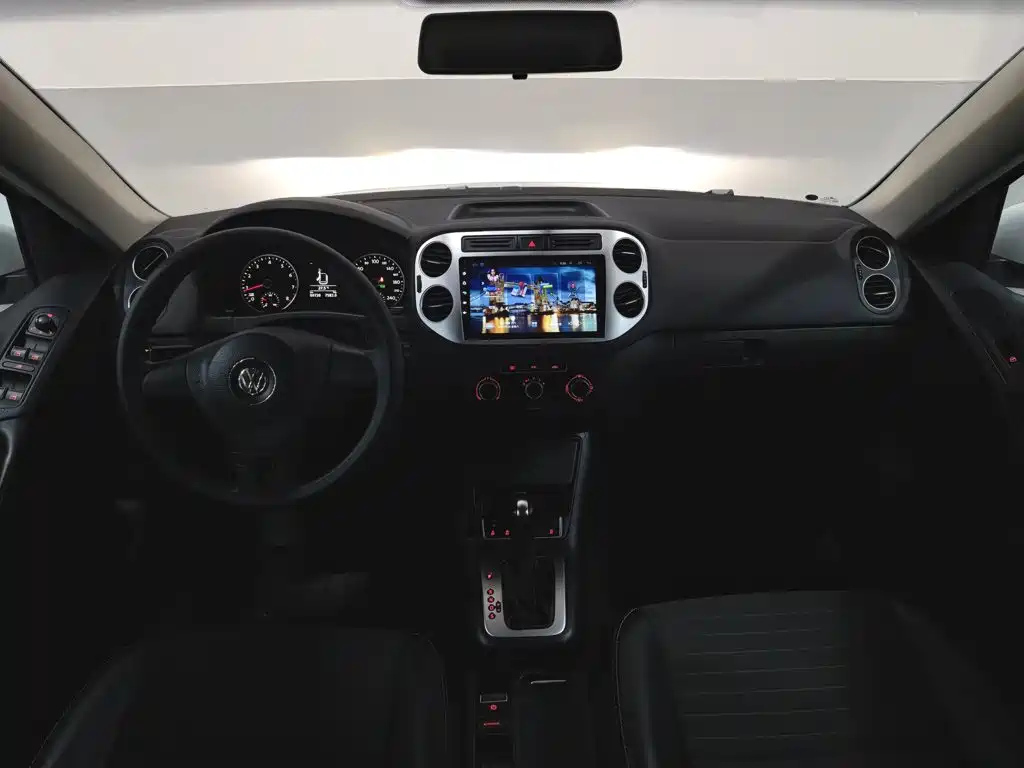 Volkswagen Tiguan — фото 5