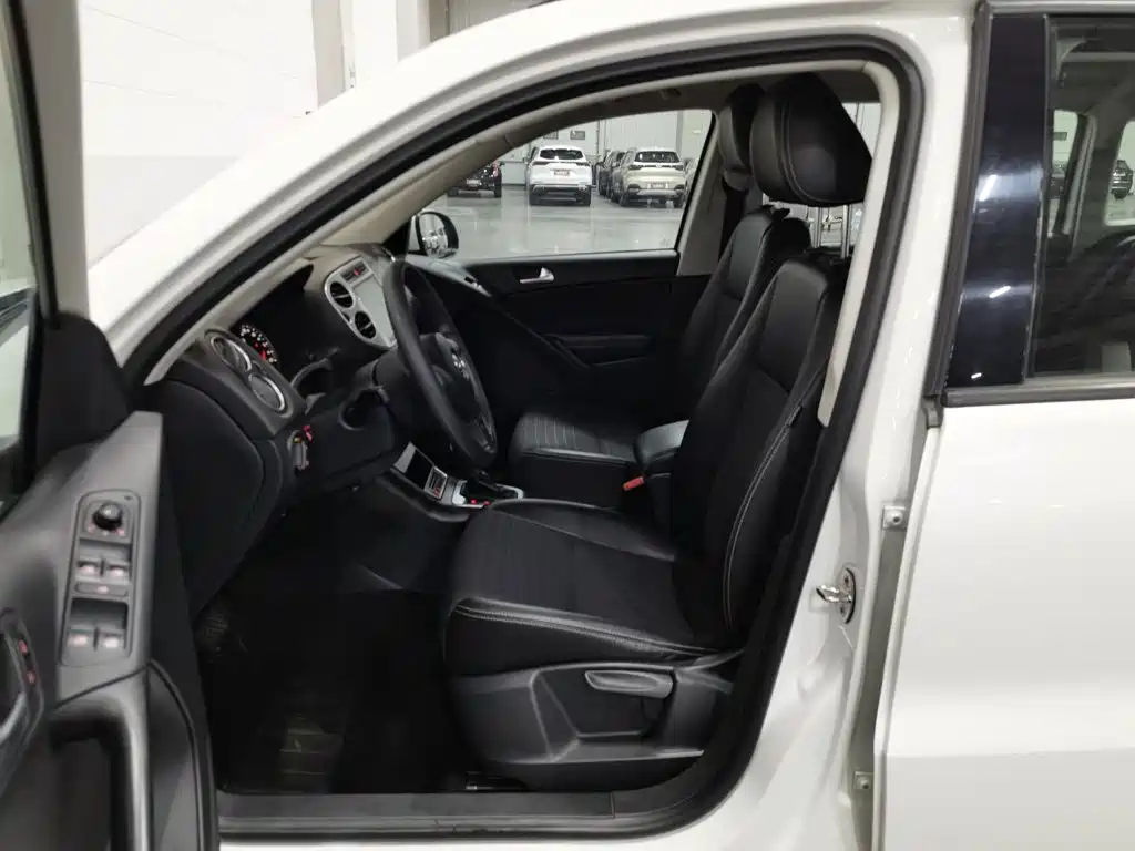Volkswagen Tiguan — фото 10