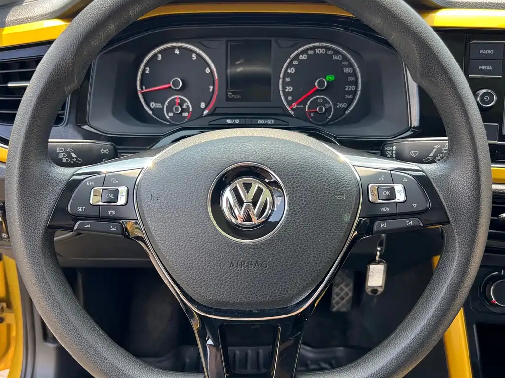 Volkswagen Polo — фото 10