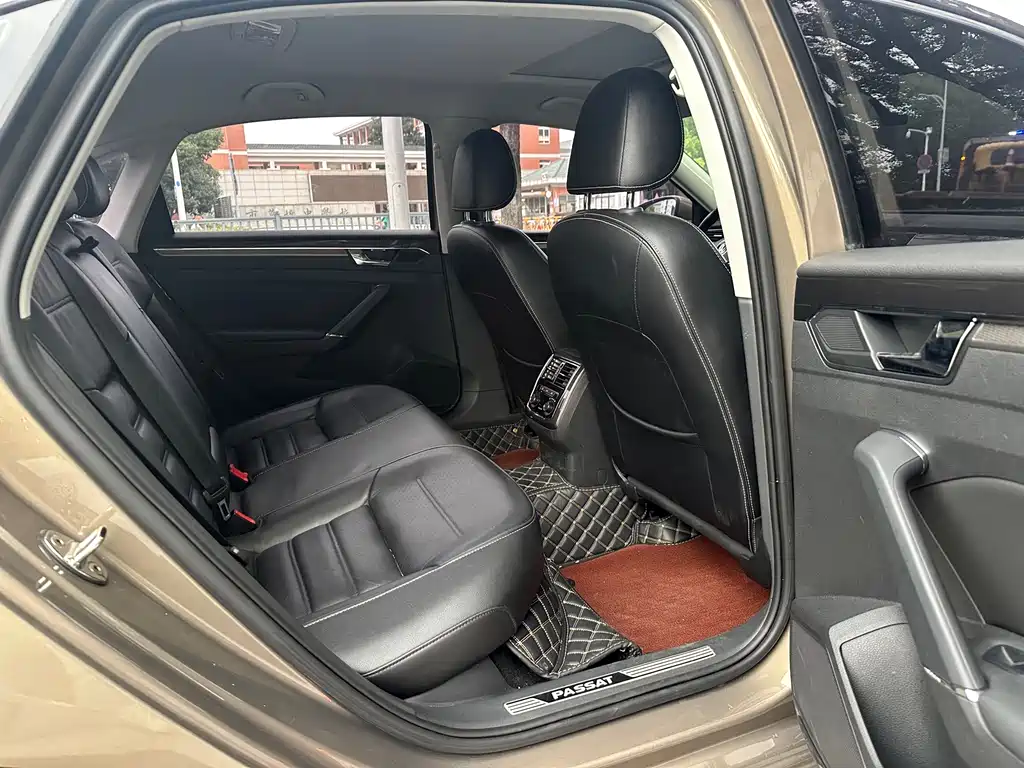 Volkswagen Passat — фото 13