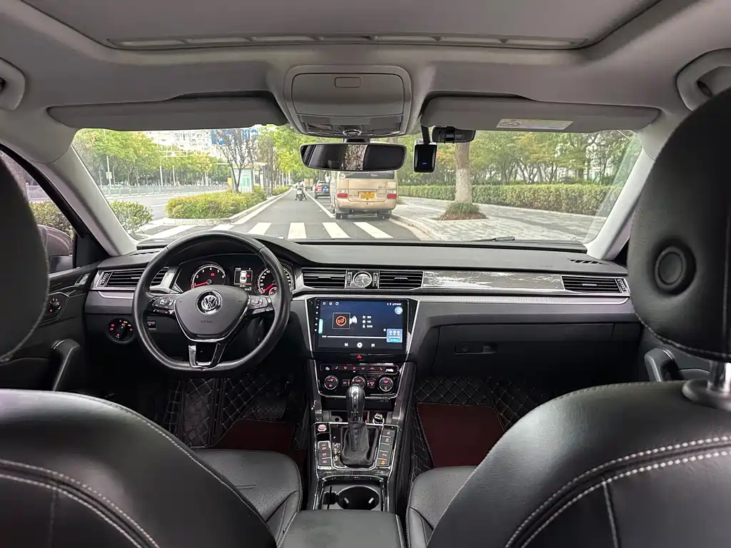 Volkswagen Passat — фото 14