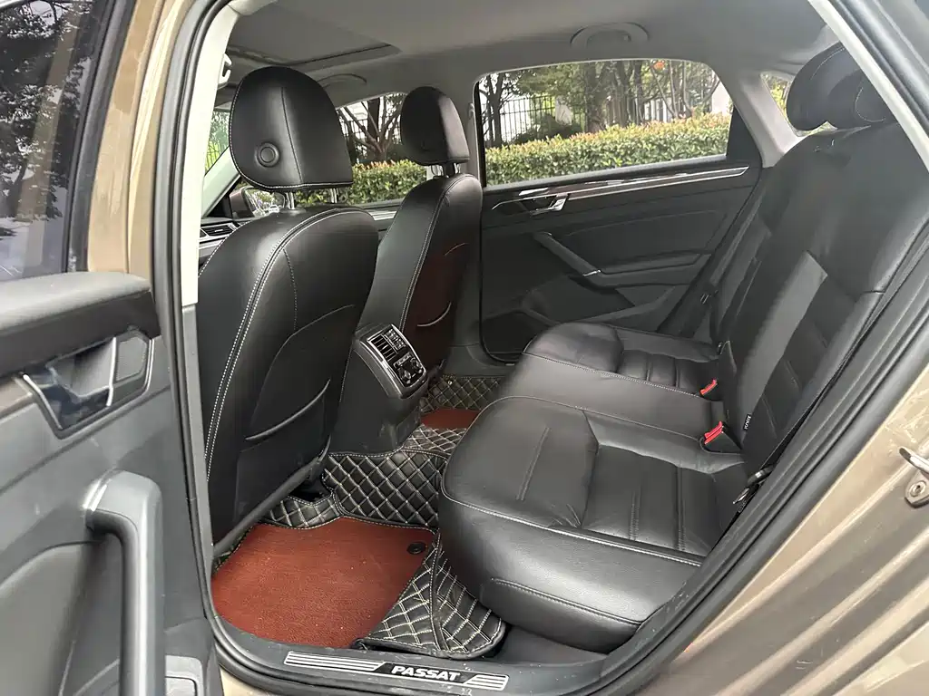 Volkswagen Passat — фото 15
