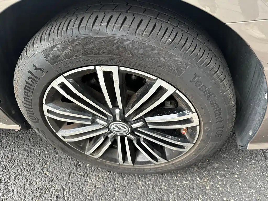 Volkswagen Passat — фото 17