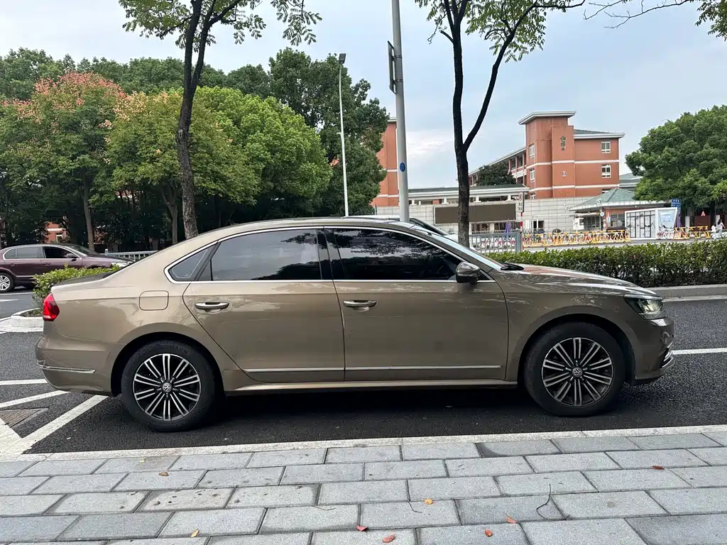 Volkswagen Passat — фото 4